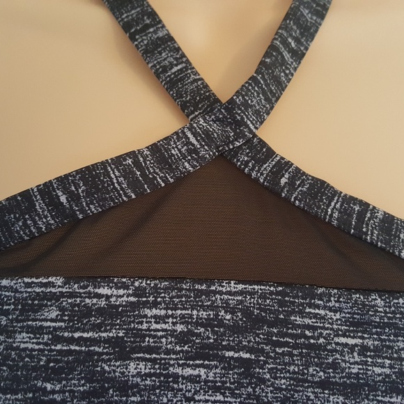 NWT VICTORIA'S SECRET HIGH NECK SPORT BRA SZ.L - Picture 2 of 3